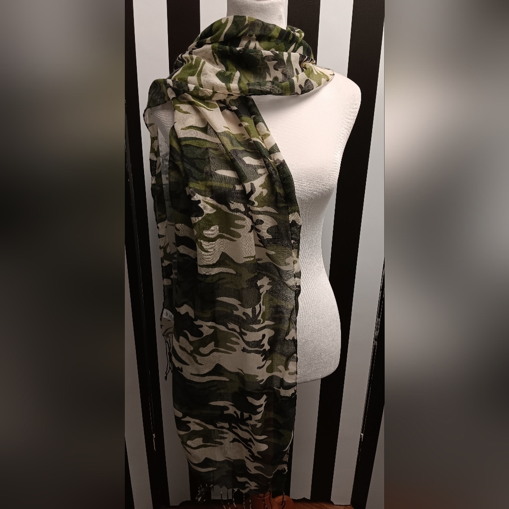 Long rectangular camo scarf - Picture 2 of 6
